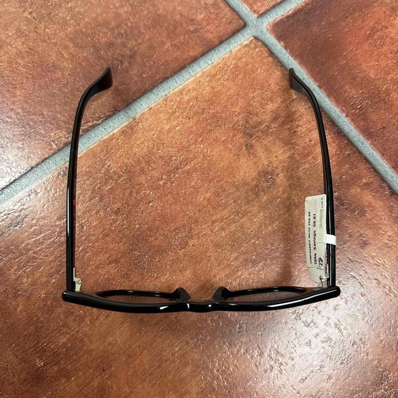 NWT Kenzo Black Frame Wayfarer Sunglasses - Picture 3 of 9